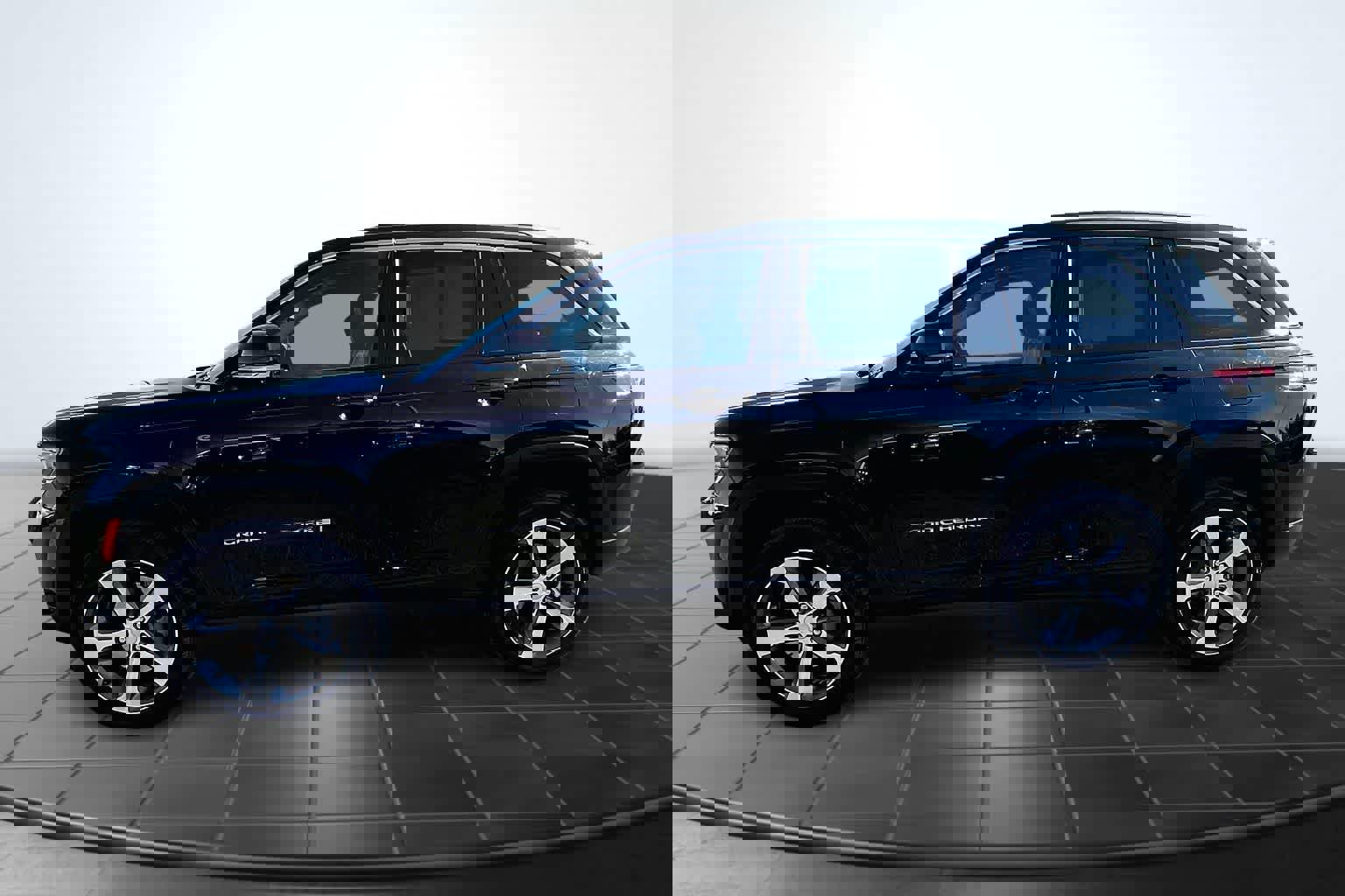 Used 2022 Jeep Grand Cherokee Limited 4xe image 3