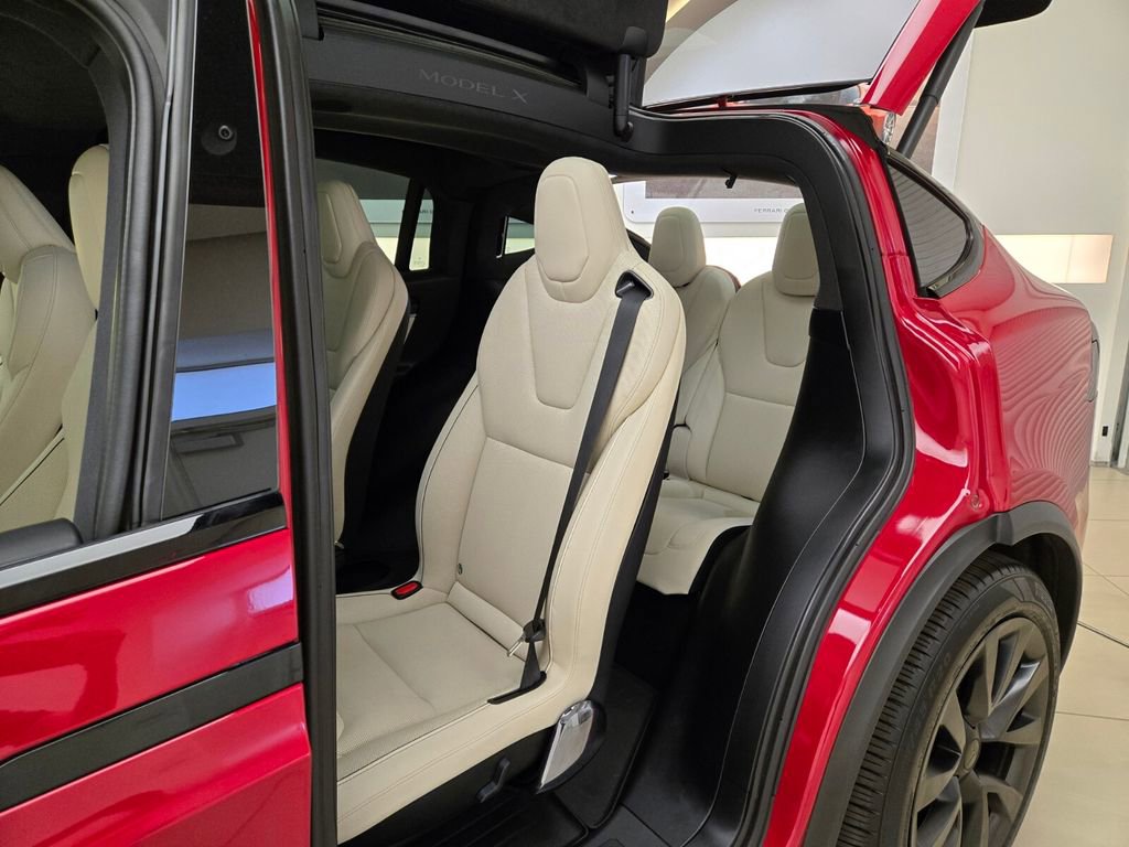 Used 2022 Tesla Model X Plaid image 18