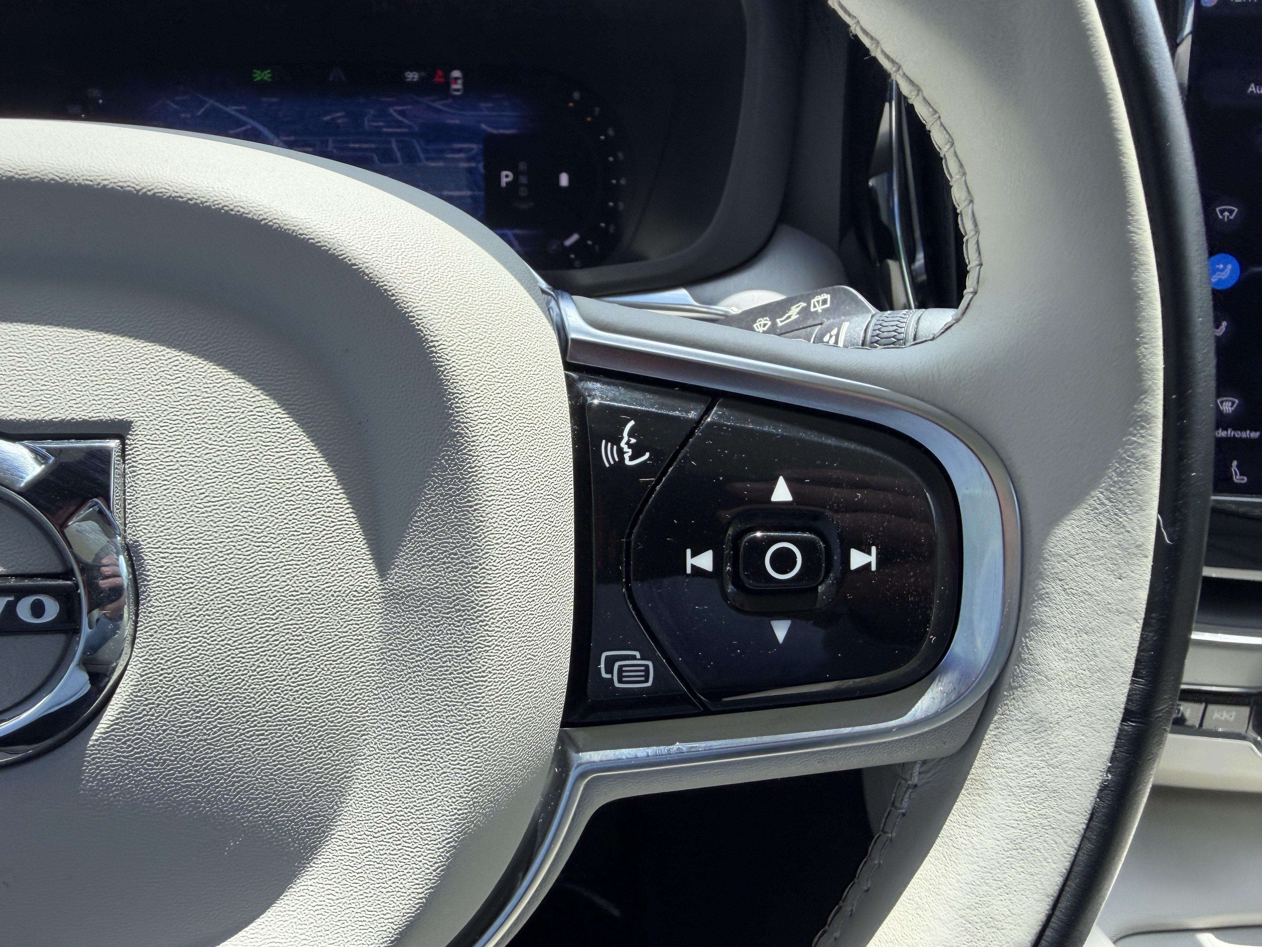 Certified 2024 Volvo XC60 B5 Core AWD/4WD image 29