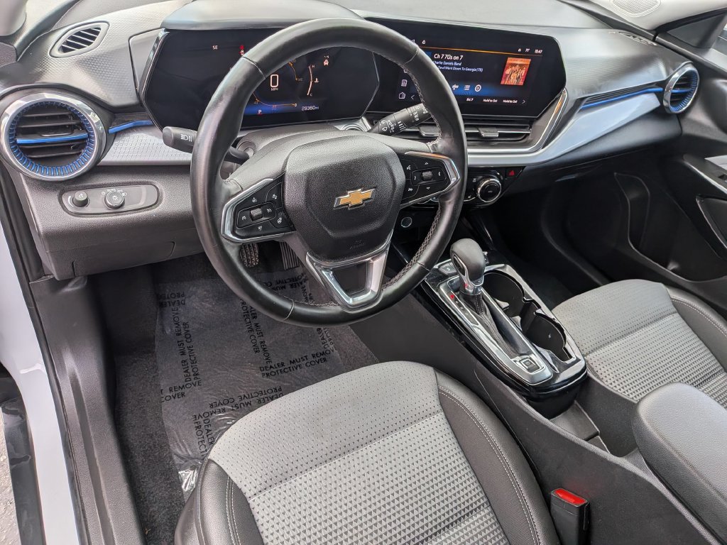 Used 2025 Chevrolet Trax LT w/ LT Convenience Package FWD image 16