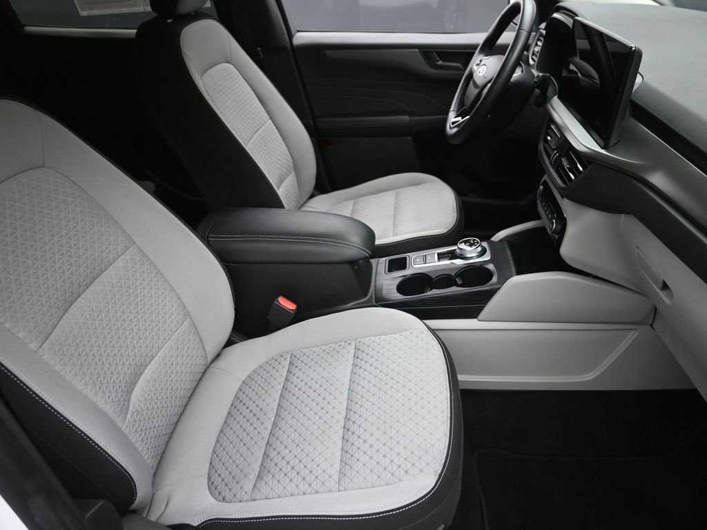 Used 2023 Ford Escape Active w/ Tech Pack #1 AWD/4WD image 7