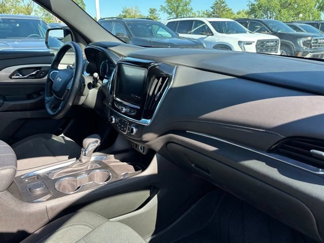 Used 2023 Chevrolet Traverse LT FWD image 17
