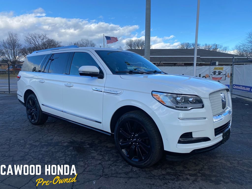 Used 2024 Lincoln Navigator L Reserve w/ Monochromatic Package image 1
