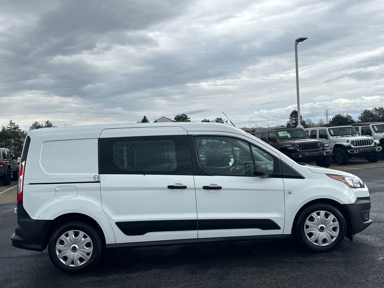 Used 2023 Ford Transit Connect XL image 2