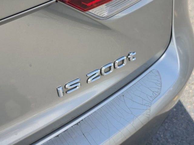 Used 2017 Lexus IS 200t image 9