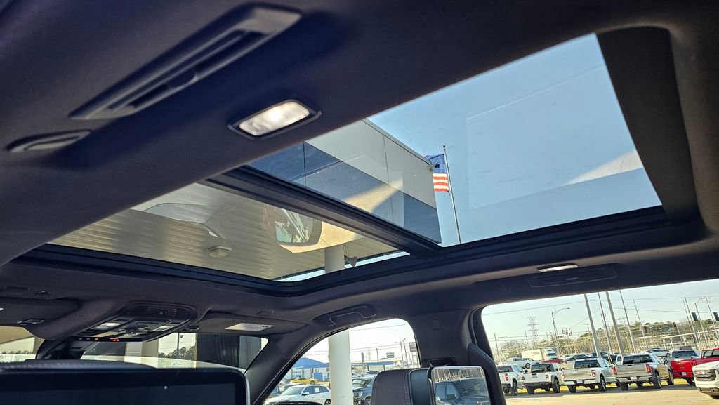 Used 2022 GMC Yukon XL Denali w/ Denali Ultimate Package image 10