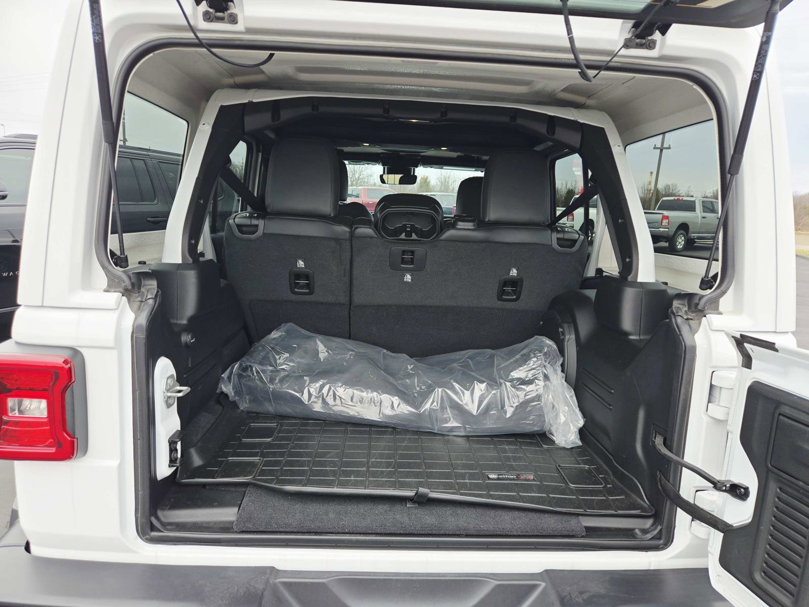 Used 2025 Jeep Wrangler Sahara w/ Safety Group image 15