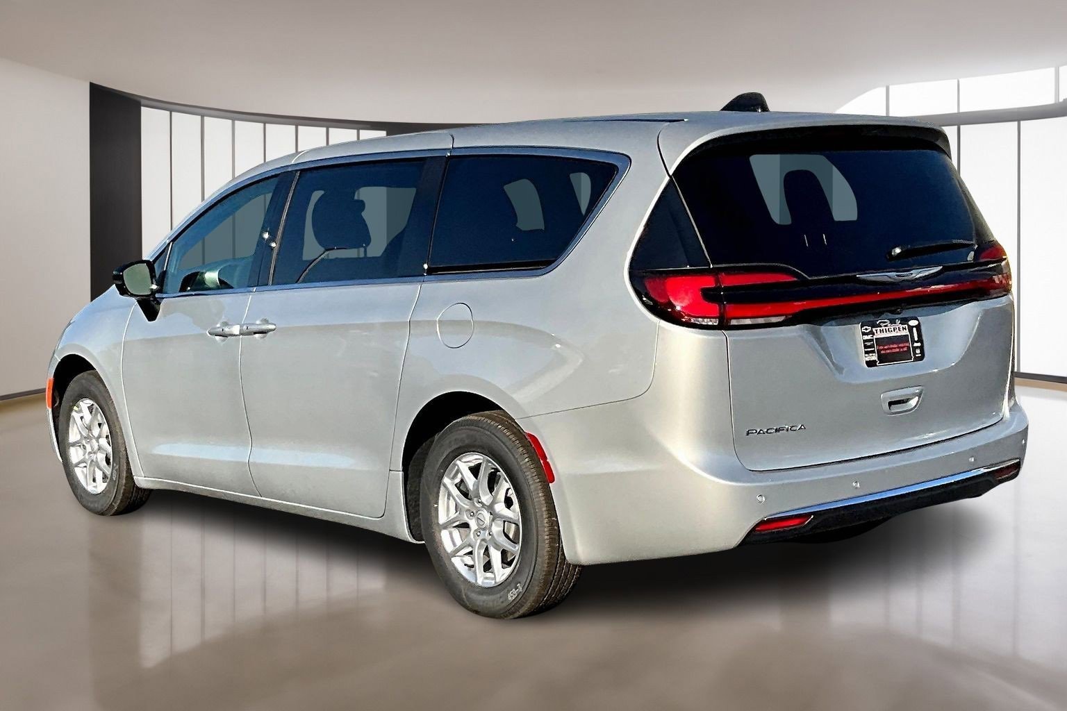 New 2026 Chrysler Pacifica Select image 3
