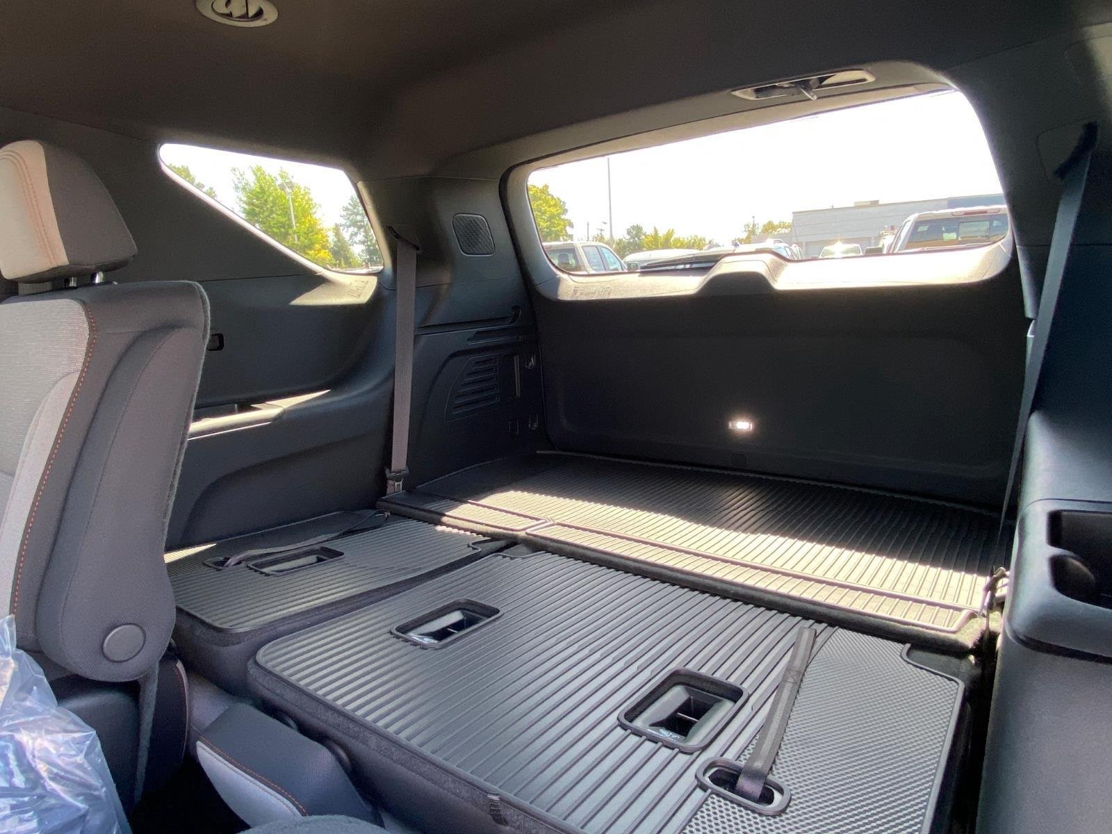 New 2027 Chevrolet Traverse LT w/ LPO, Floor Liner Package AWD/4WD image 22