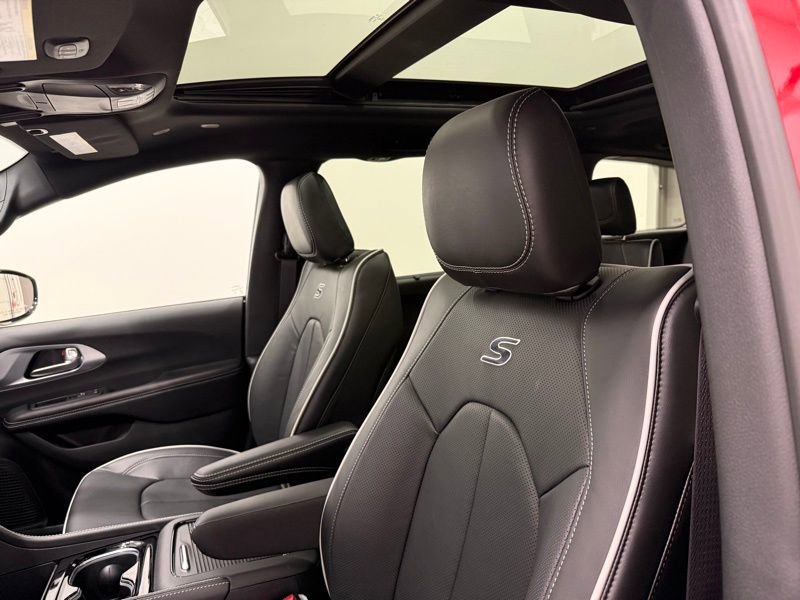 New 2026 Chrysler Pacifica Limited image 24