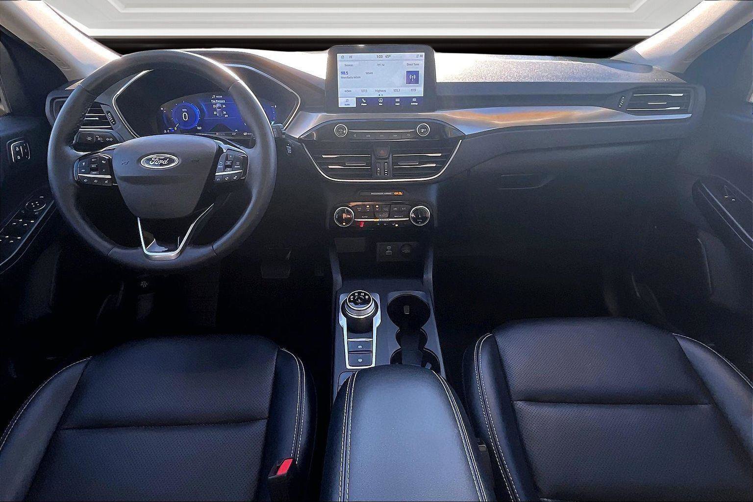 Used 2022 Ford Escape Titanium w/ Class II Trailer Tow Package image 15