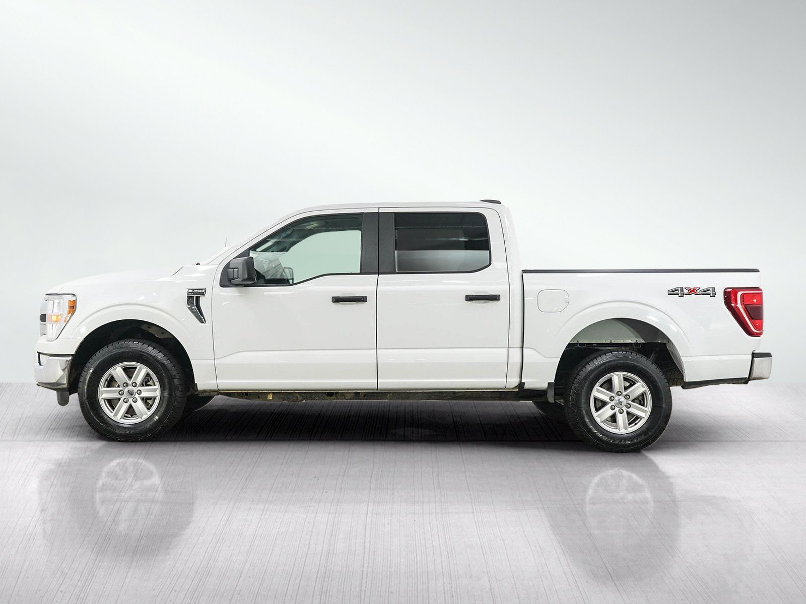 Used 2022 Ford F150 XLT w/ Trailer Tow Package AWD/4WD image 2