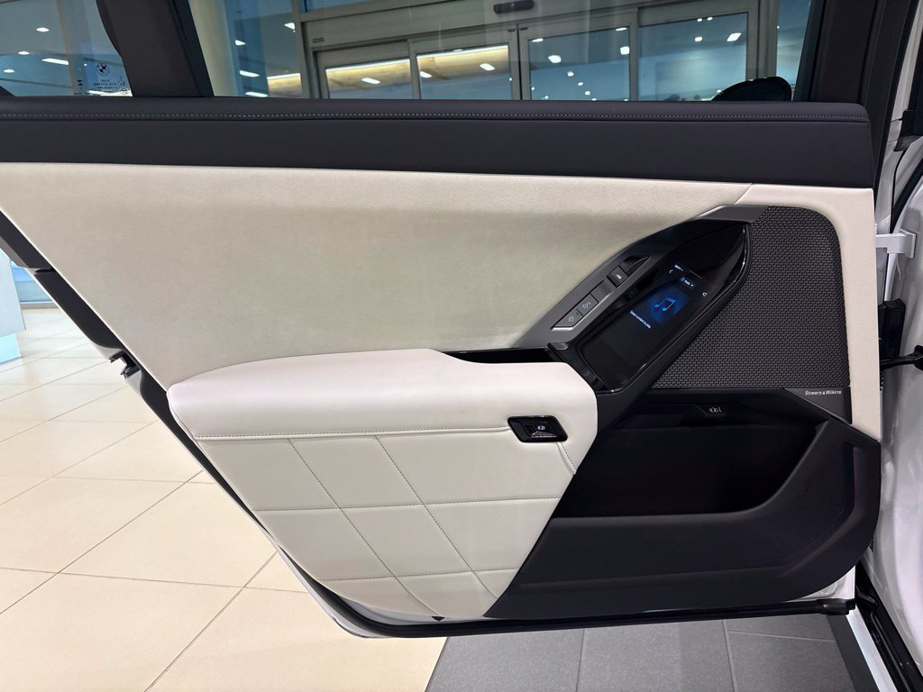 New 2027 BMW 740i RWD image 25