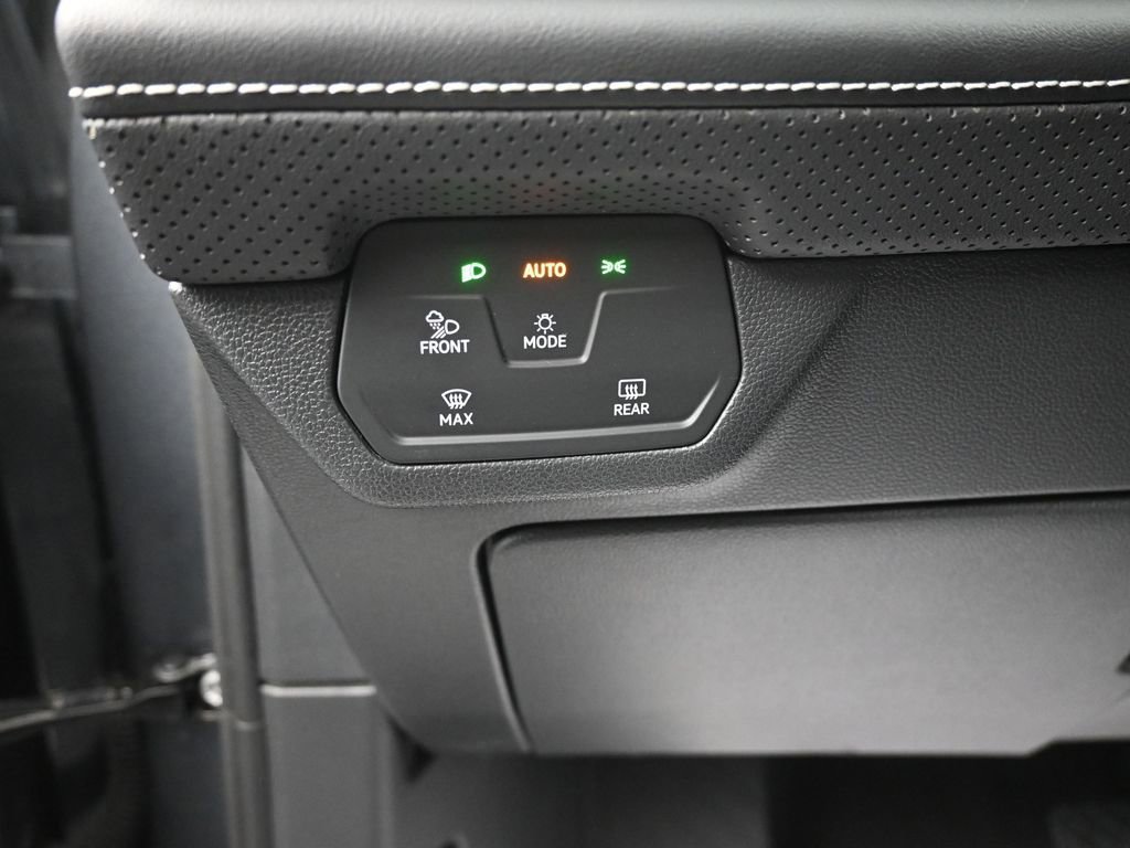 Used 2025 Volkswagen Atlas SE image 12