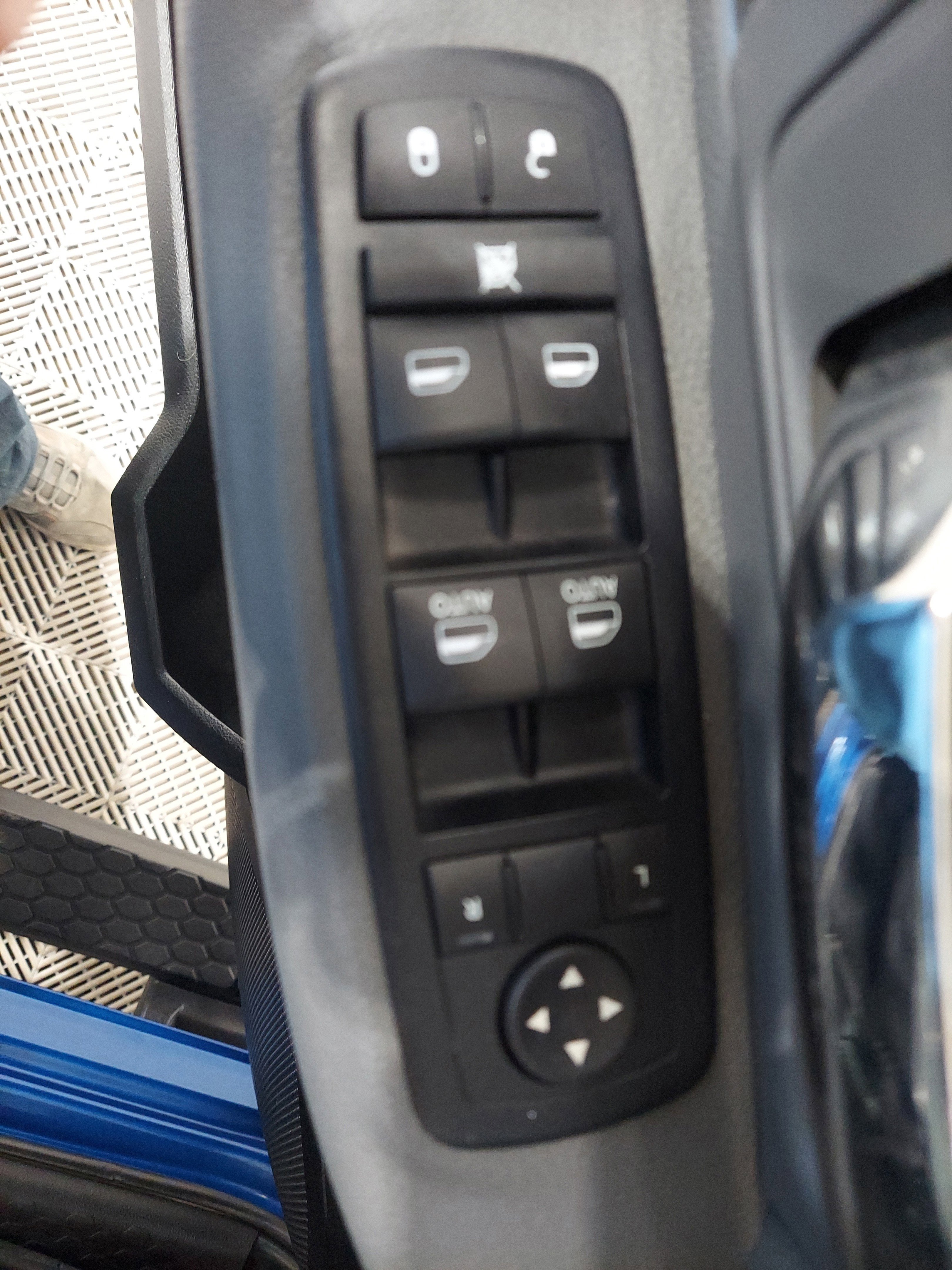 Used 2016 RAM 1500 Classic SLT AWD/4WD image 19