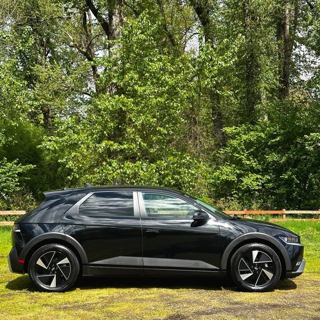 Certified 2025 Hyundai Ioniq 5 SE image 2