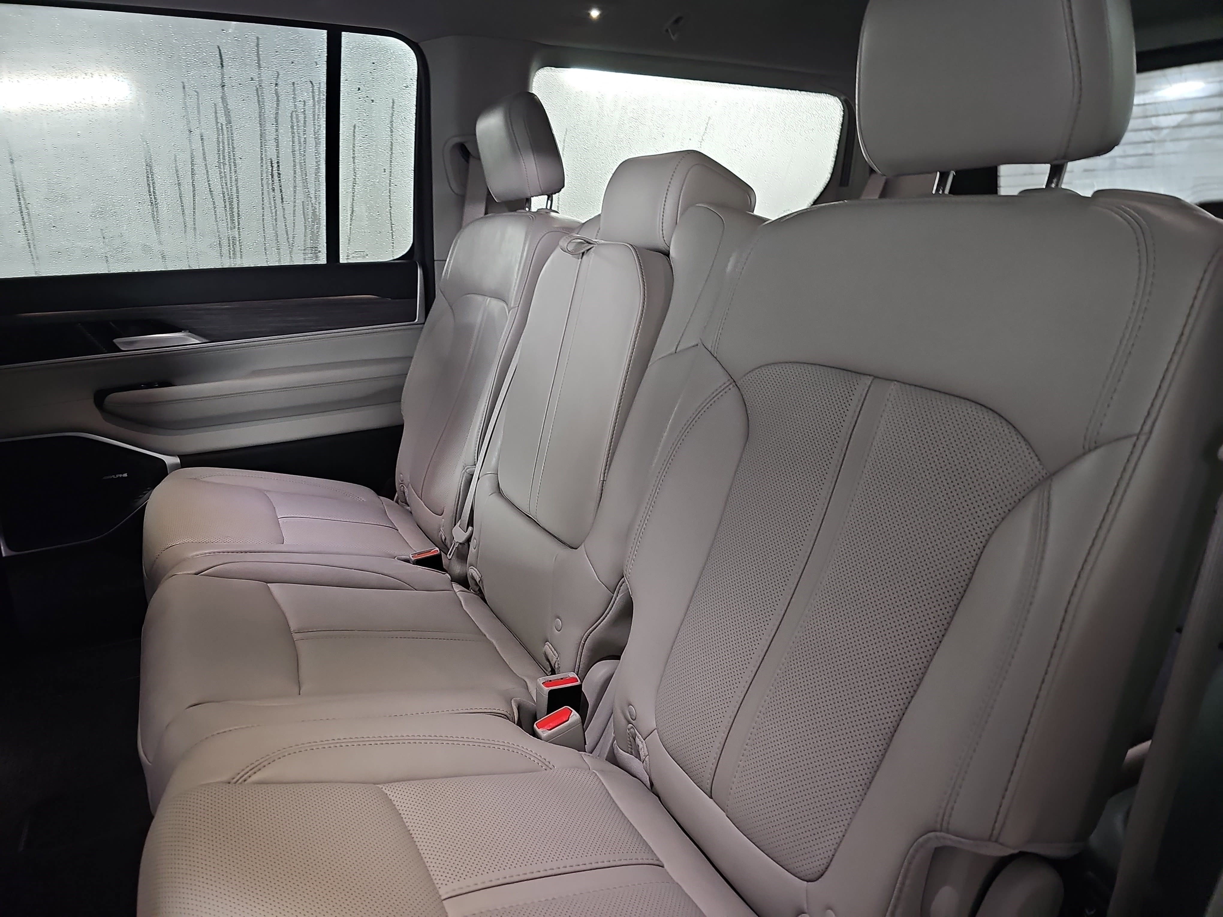 Used 2024 Jeep Wagoneer Series III image 16