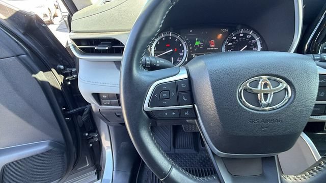 Used 2022 Toyota Highlander XLE AWD/4WD image 27