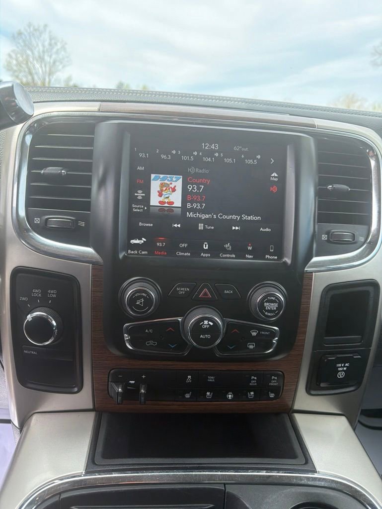 Used 2018 RAM 2500 Laramie w/ Convenience Group AWD/4WD image 17