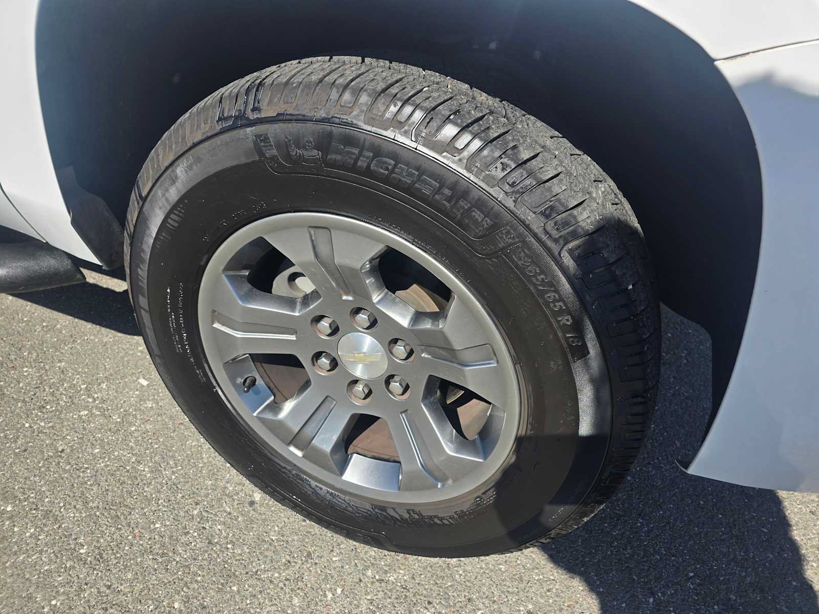 Used 2019 Chevrolet Suburban LT w/ Luxury Package AWD/4WD image 9