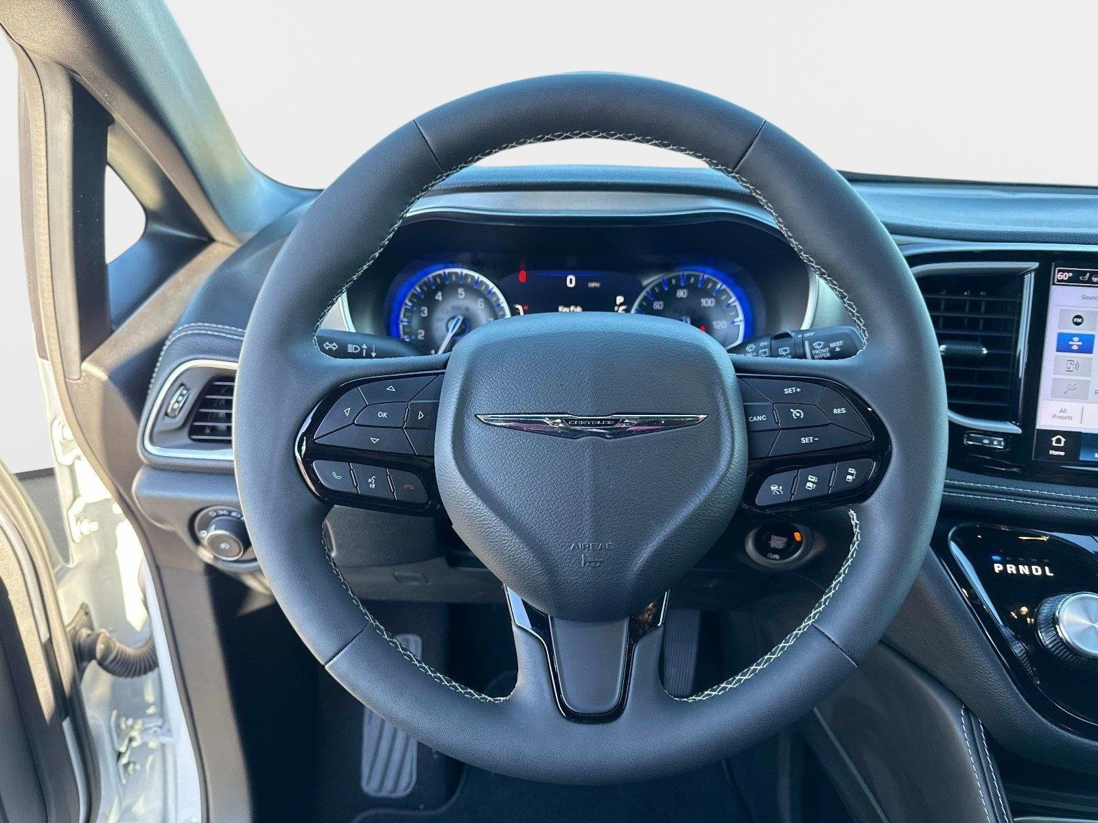 Used 2024 Chrysler Pacifica Limited w/ S Appearance Package image 26