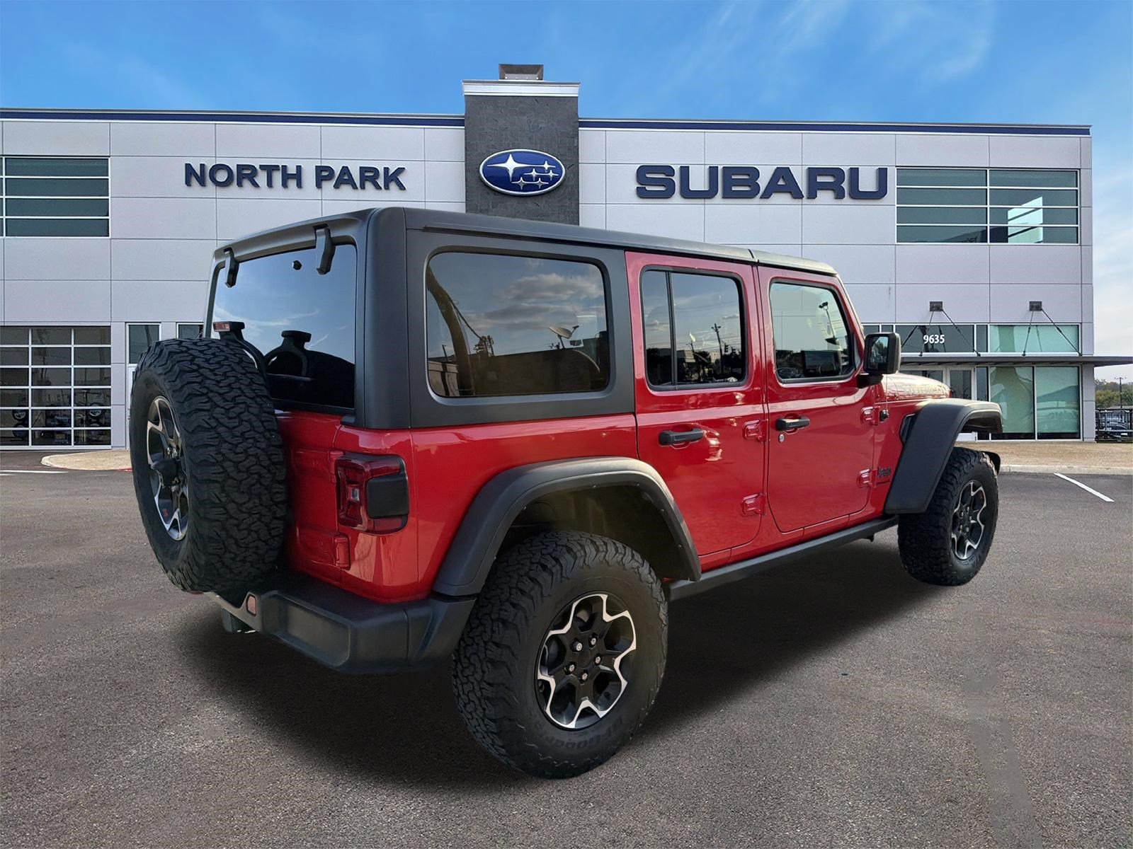 Used 2023 Jeep Wrangler Unlimited Rubicon w/ LED Lighting Group AWD/4WD image 3