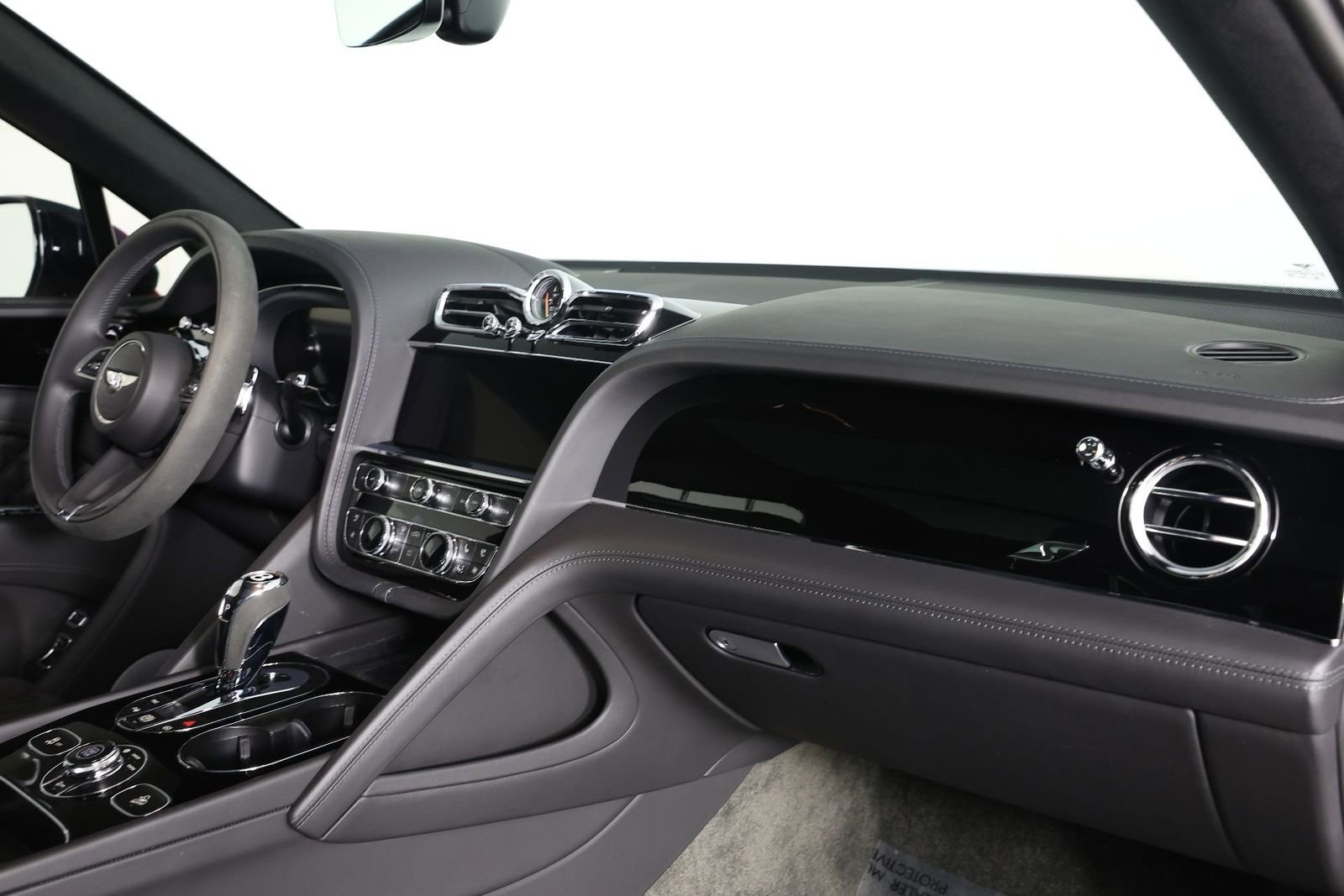 Used 2023 Bentley Bentayga image 27