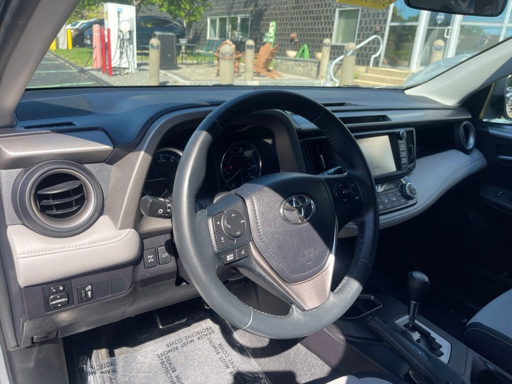 Used 2016 Toyota RAV4 XLE AWD/4WD image 10