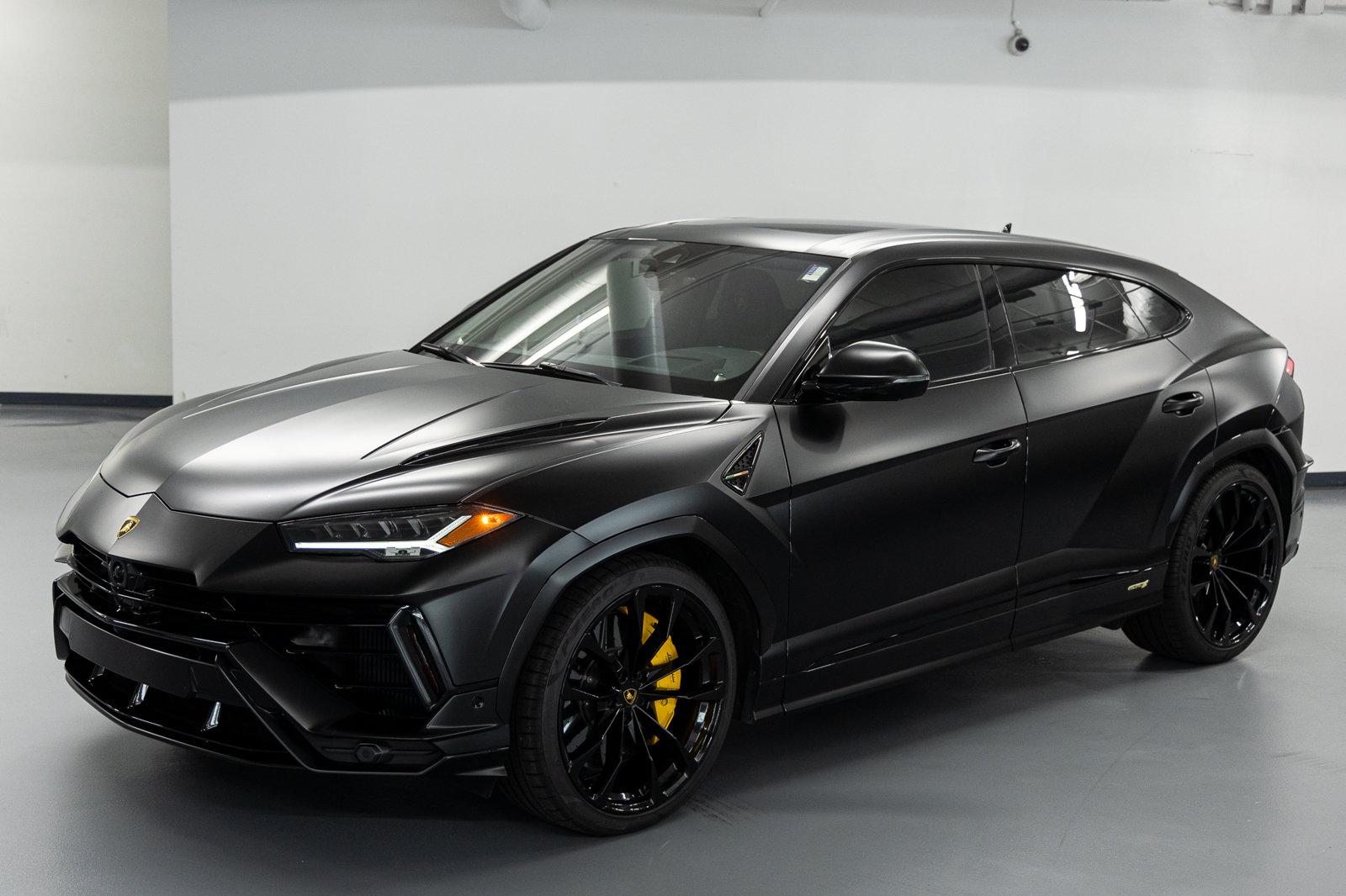 Used 2024 Lamborghini Urus S AWD/4WD image 2