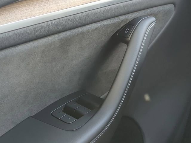 Used 2024 Tesla Model Y Long Range image 28