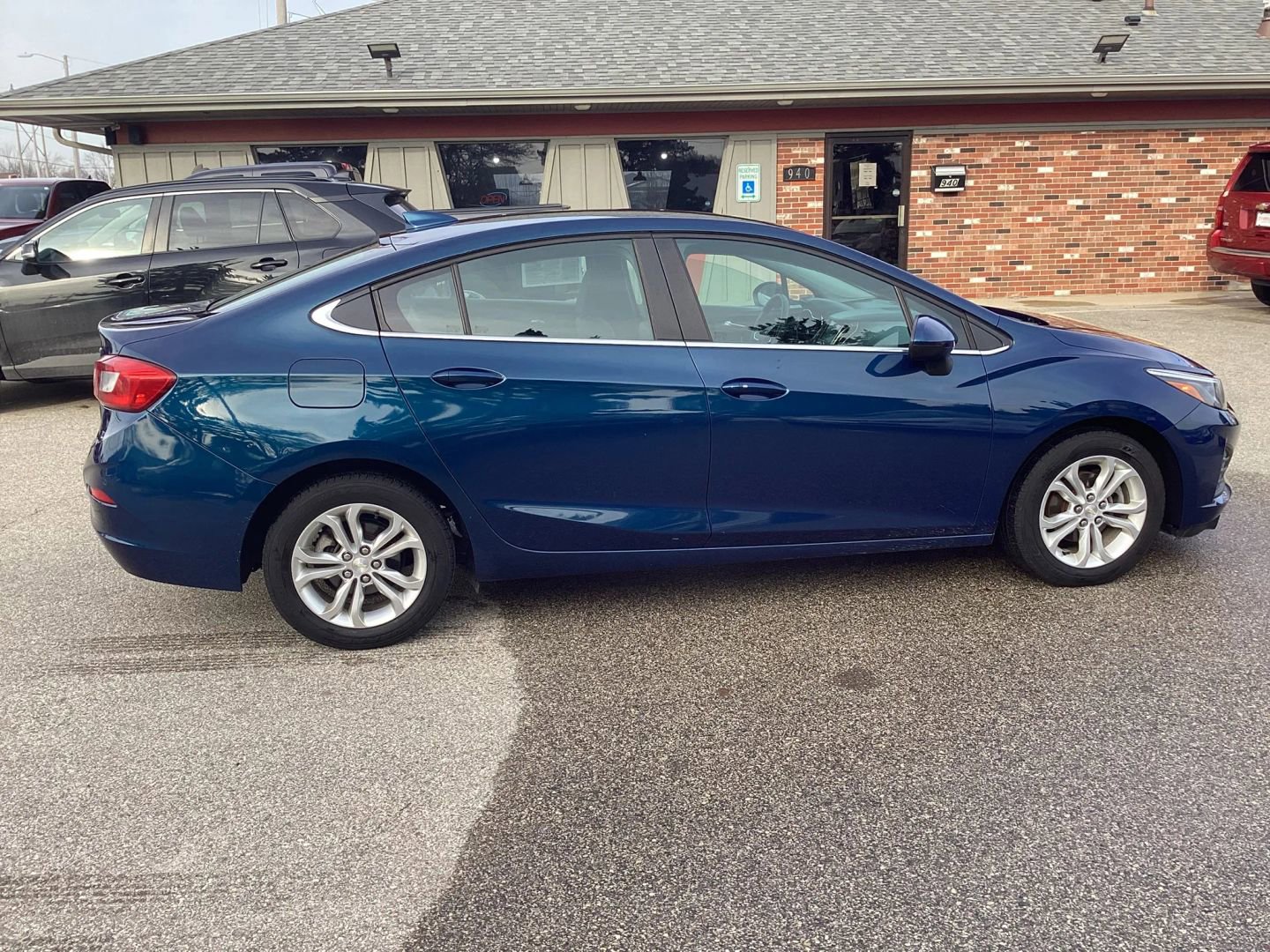 Used 2019 Chevrolet Cruze LT w/ Convenience Package image 11