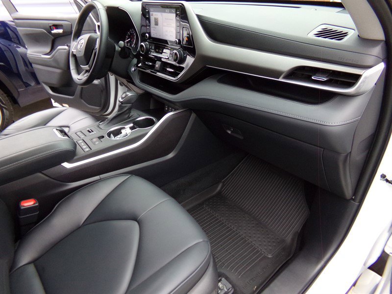 Used 2022 Toyota Highlander XLE image 23