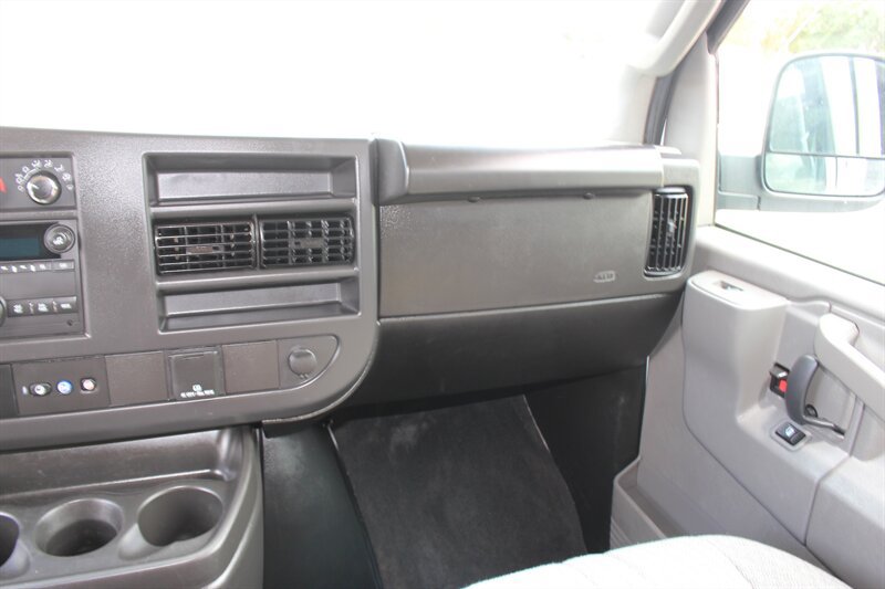 Used 2025 Chevrolet Express 3500 LS RWD image 15
