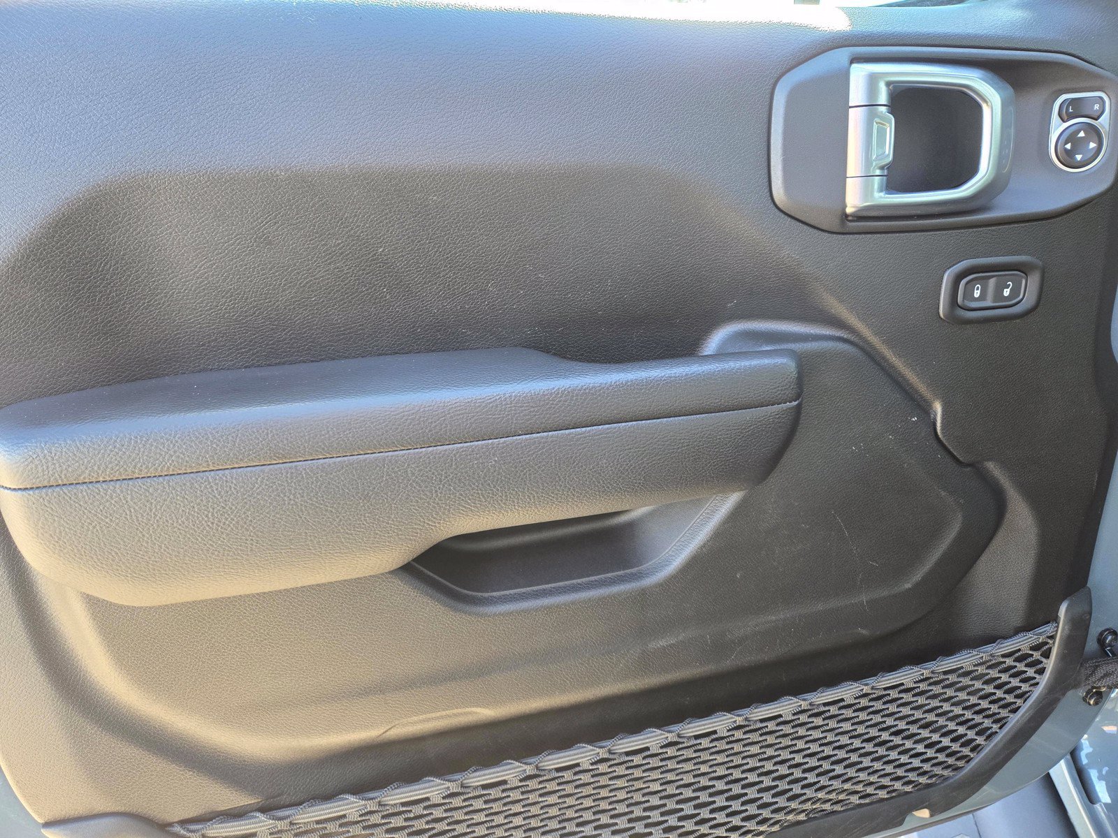 Used 2024 Jeep Wrangler Unlimited AWD/4WD image 15