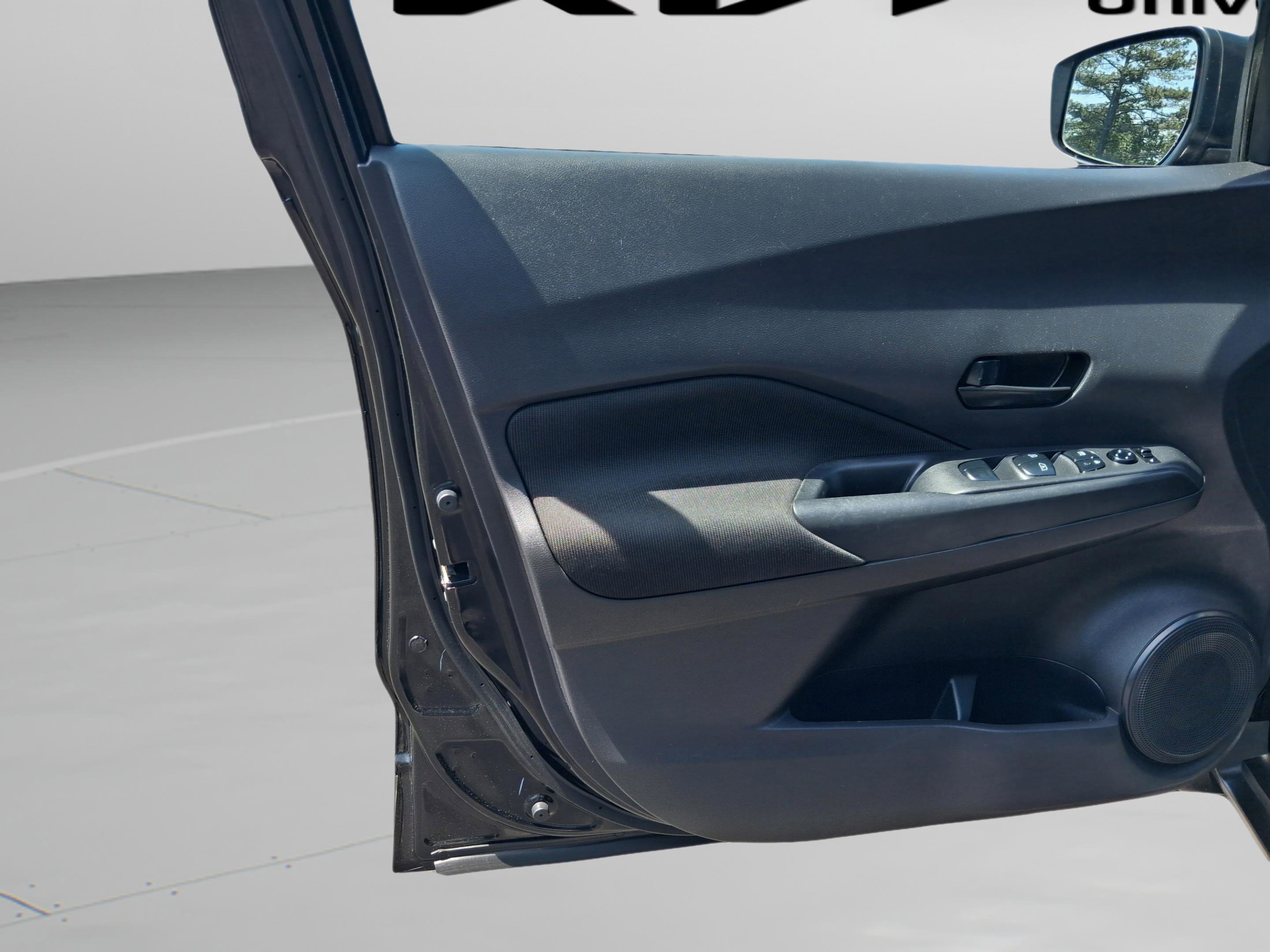 Used 2024 Nissan Kicks S image 24