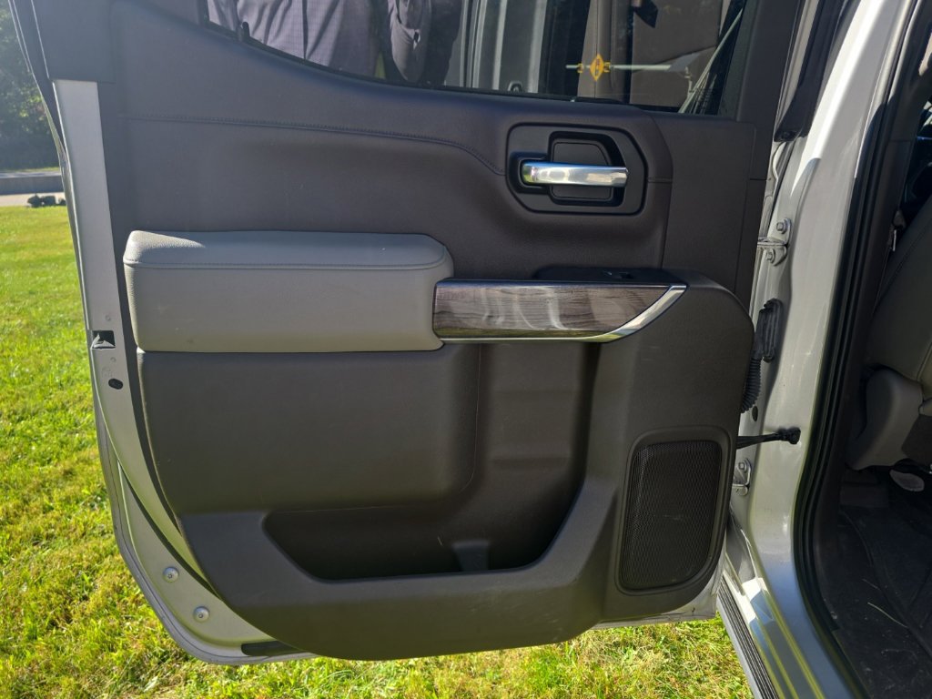 Used 2019 Chevrolet Silverado 1500 LTZ w/ LTZ Premium Package AWD/4WD image 15