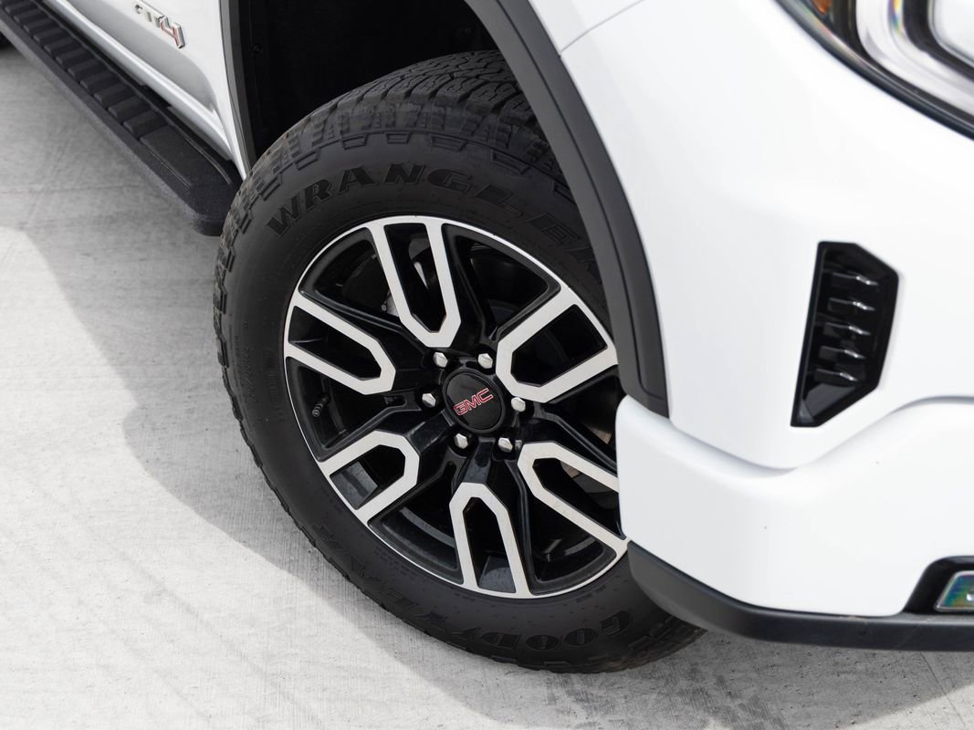 Used 2025 GMC Sierra 1500 AT4 w/ Technology Package AWD/4WD image 8