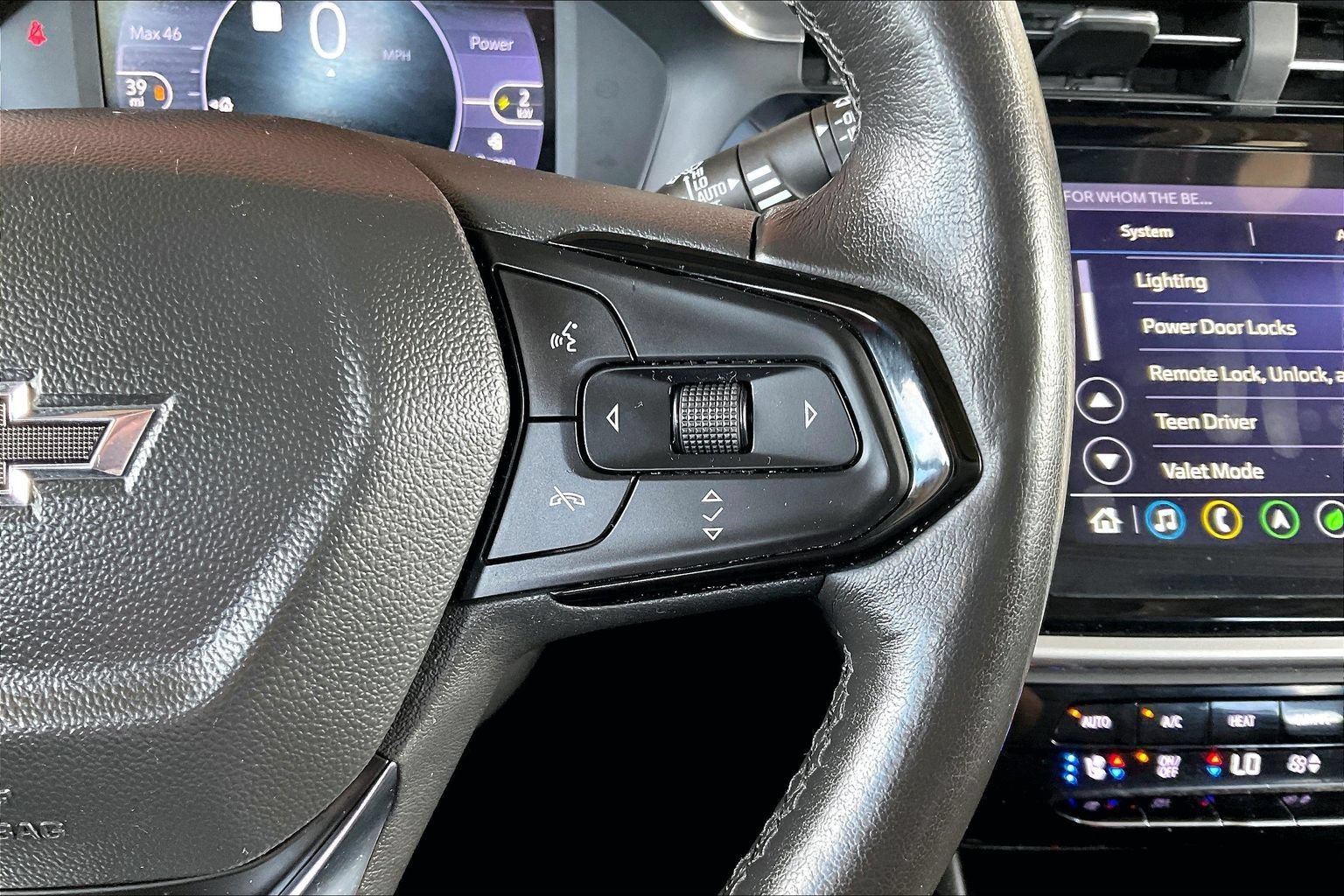 Used 2022 Chevrolet Bolt EUV Premier w/ Sun & Sound Package FWD image 12