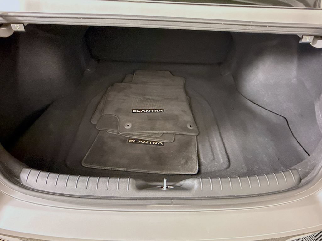 Certified 2023 Hyundai Elantra SE FWD image 27