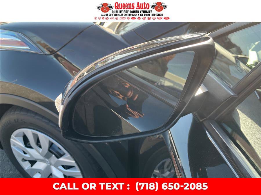 Used 2021 Toyota C-HR LE FWD image 32
