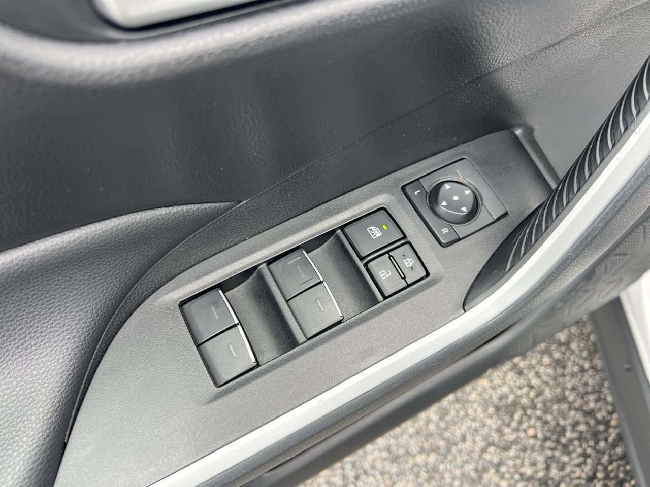 Used 2025 Toyota RAV4 XLE AWD/4WD image 15