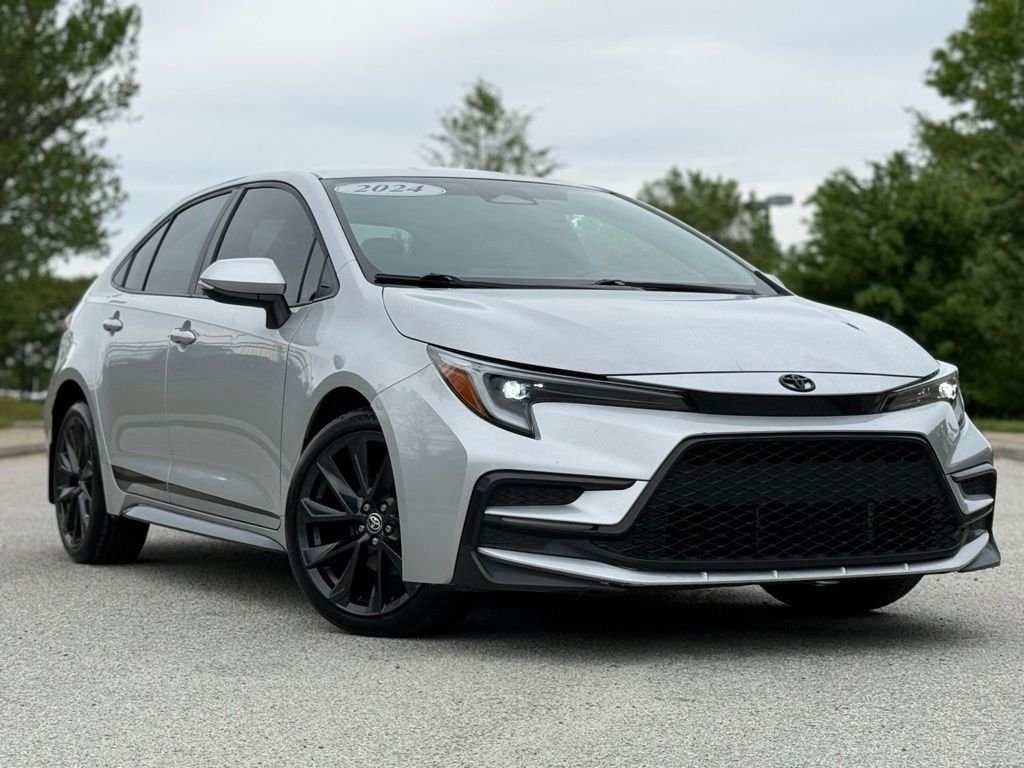 Used 2024 Toyota Corolla SE image 2