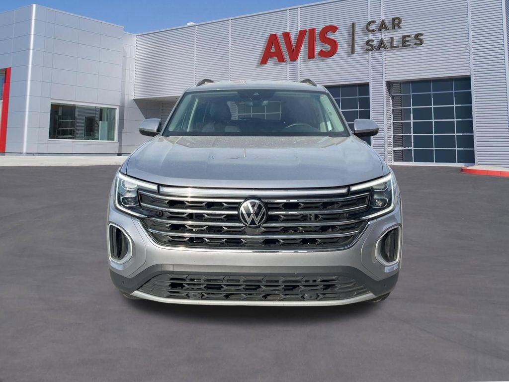 Used 2025 Volkswagen Atlas SE image 2
