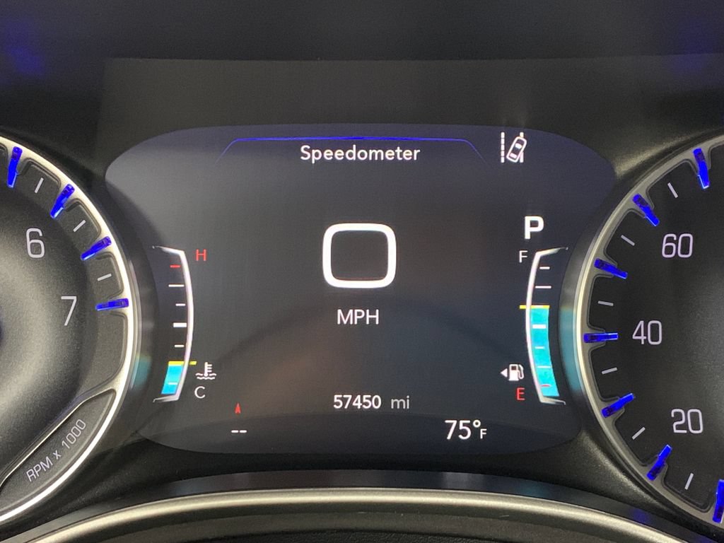 Used 2024 Chrysler Pacifica Touring-L FWD image 32