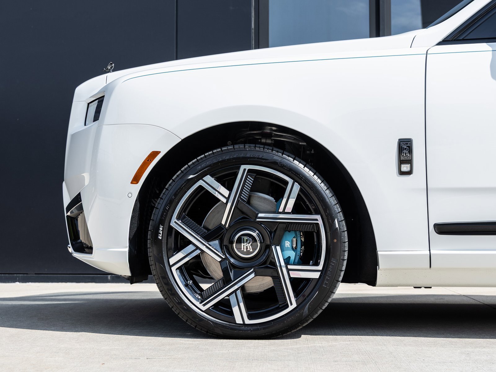 New 2026 Rolls-Royce Cullinan Black Badge image 13