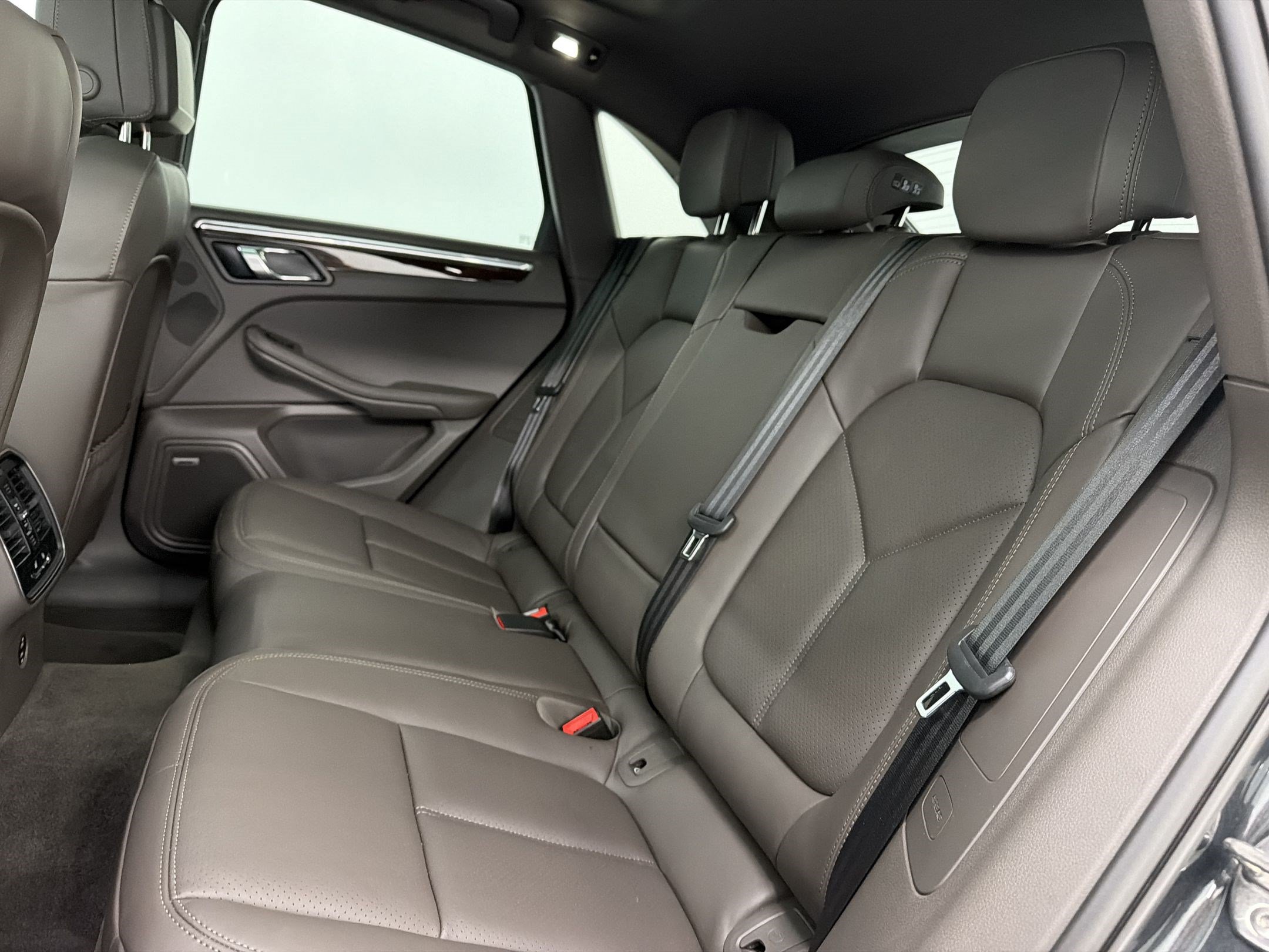 Used 2026 Porsche Macan AWD/4WD image 23