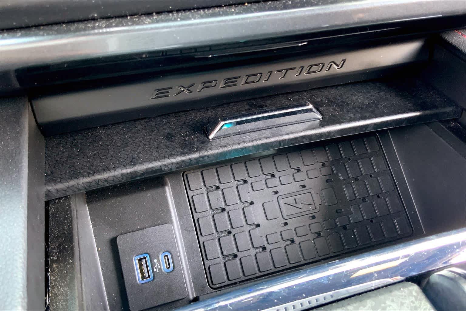 Used 2022 Ford Expedition Limited RWD image 31