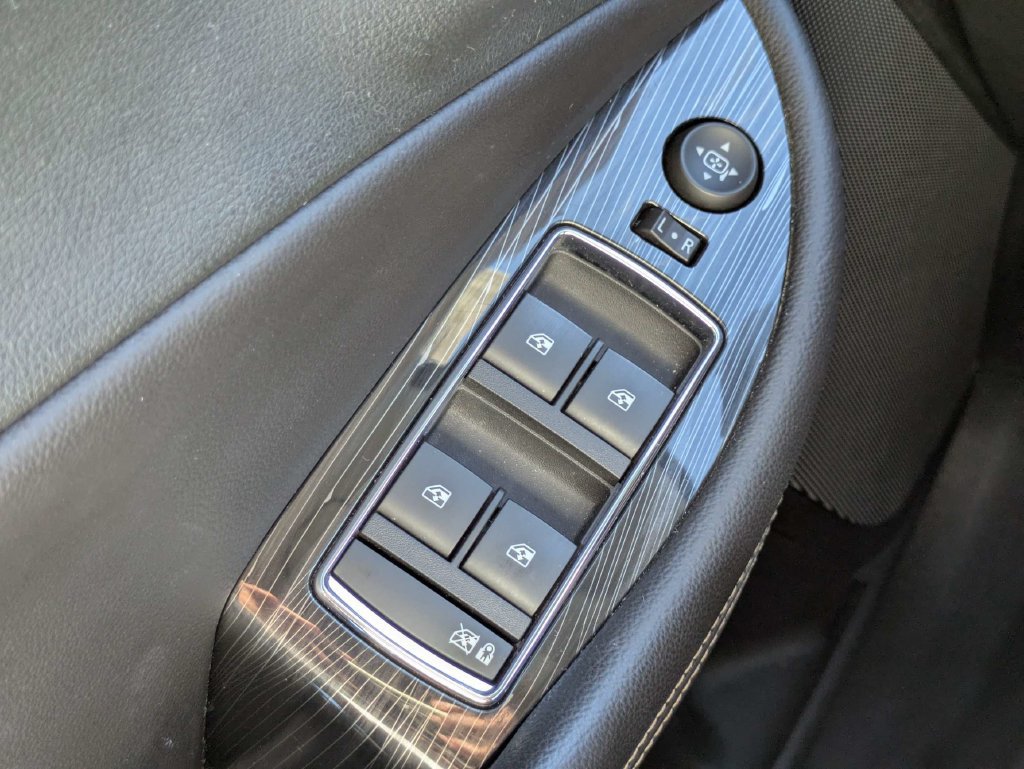 Used 2018 Chevrolet Impala LT FWD image 24