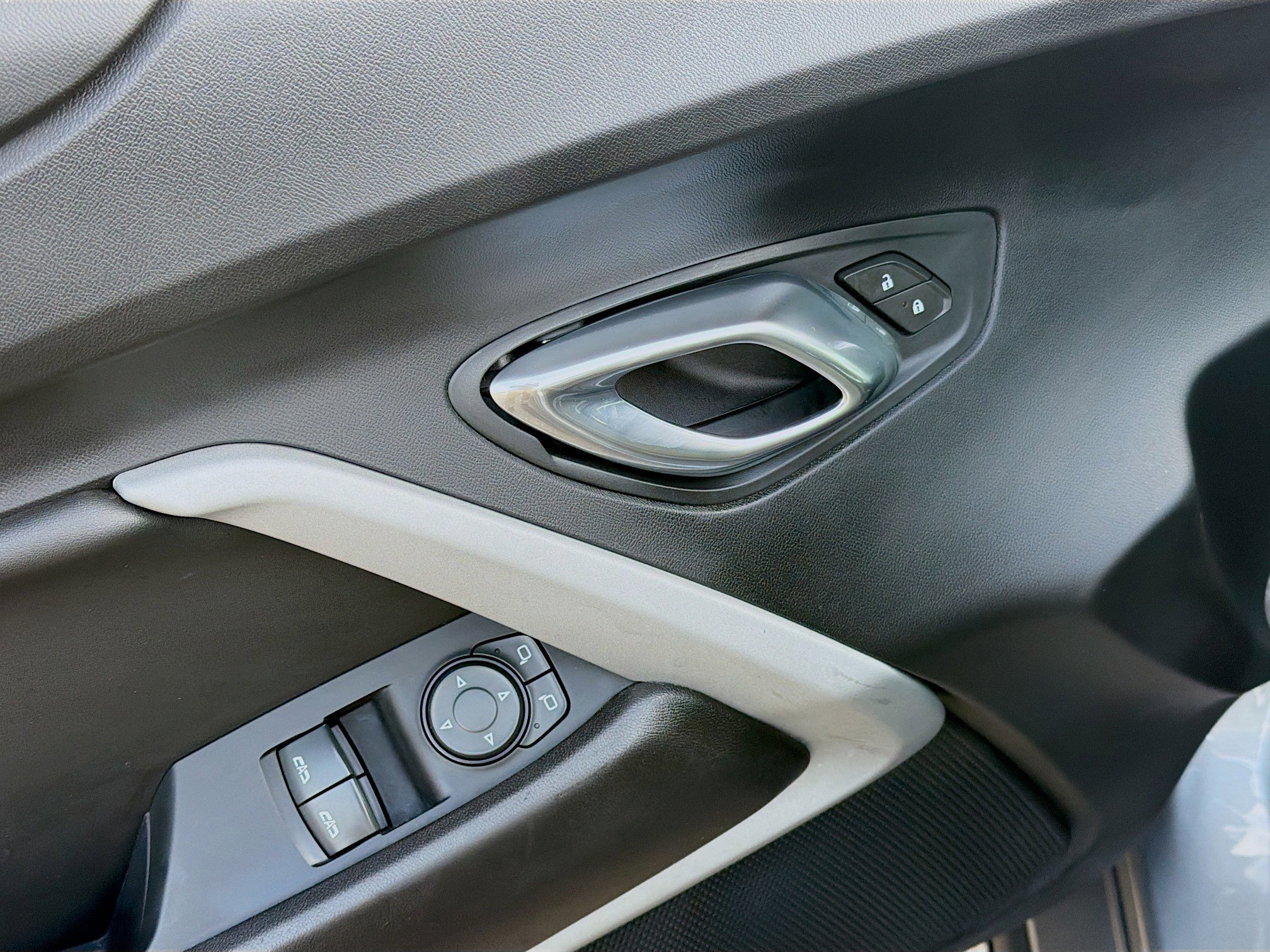 Used 2020 Chevrolet Camaro LT image 22