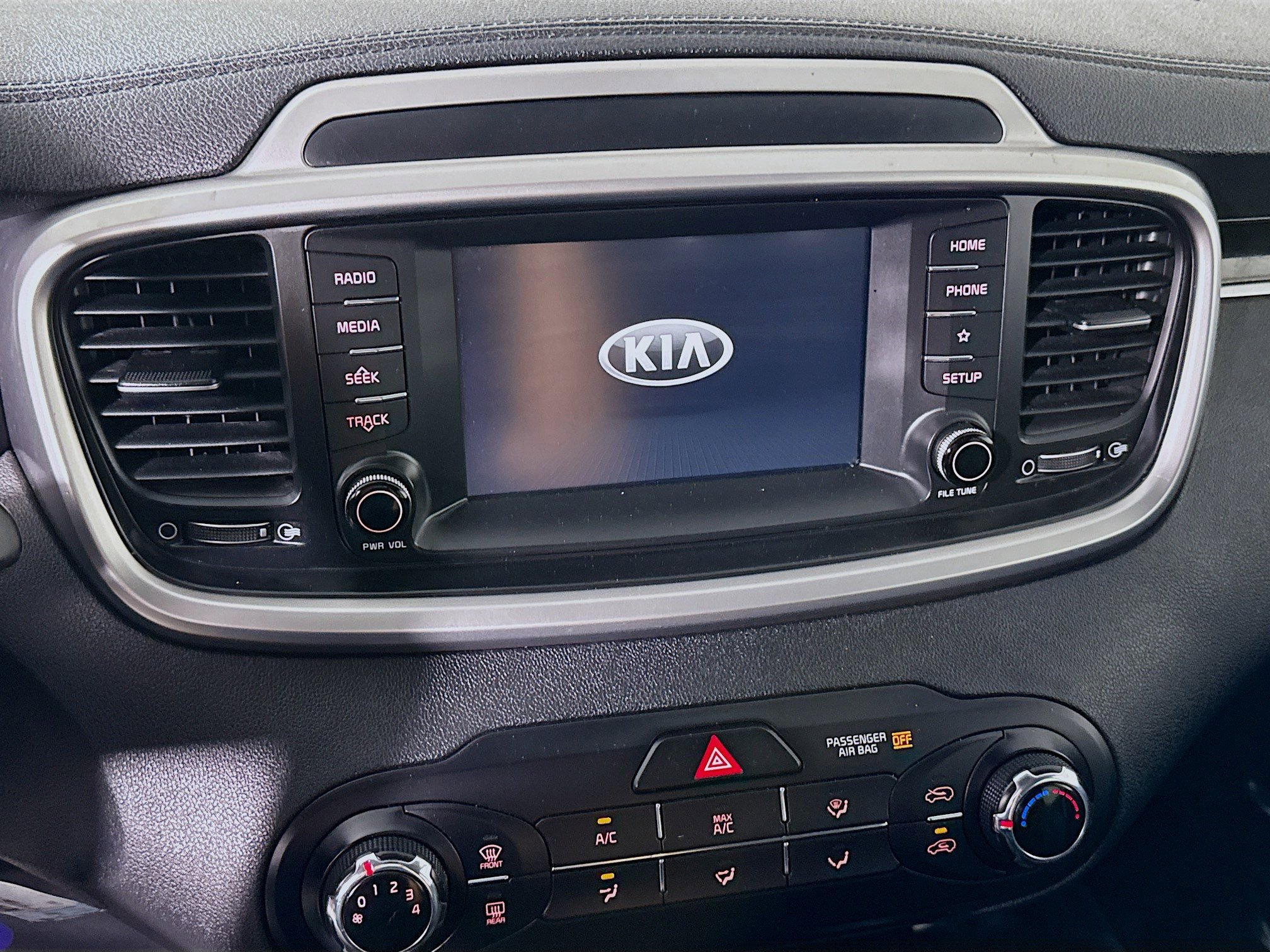 Used 2020 Kia Sorento LX image 14